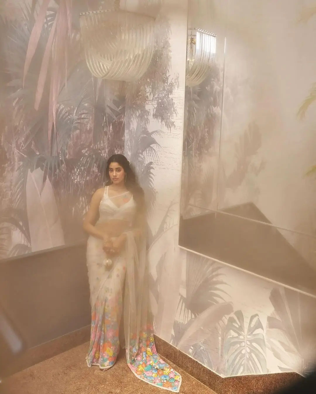 JANHVI KAPOOR PHOTOSHOOT IN WHITE SAREE SLEEVELESS BLOUSE 6